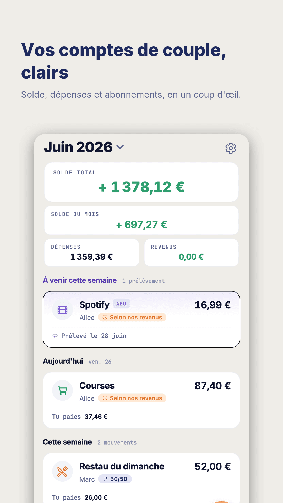 Écran d'accueil SplitJust : solde total, solde du mois, dépenses et revenus, avec le détail des mouvements partagés.